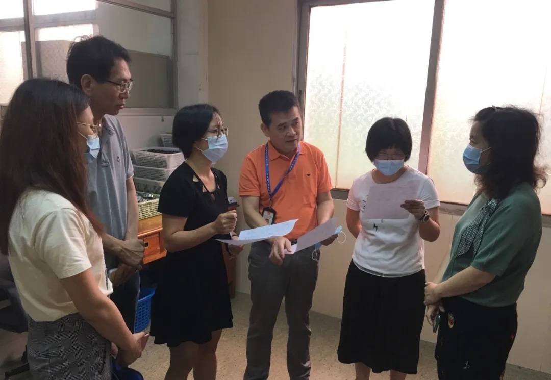 广州市海珠区市场羁系局专家一行到白云山永利集团公司举行计量检查指导
