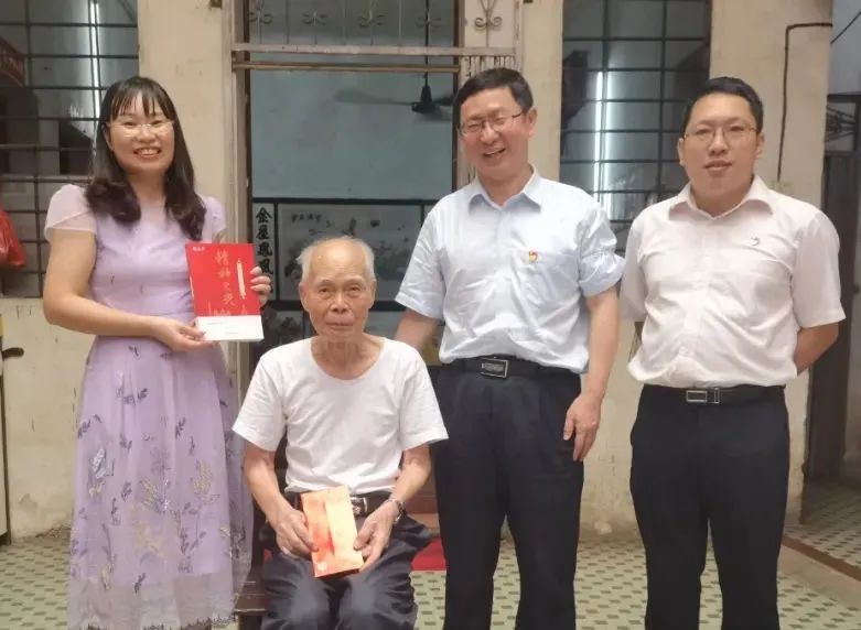 中秋慰问送真情 浓浓眷注暖人心——白云山永利集团公司慰问首届天下劳模陈雨池